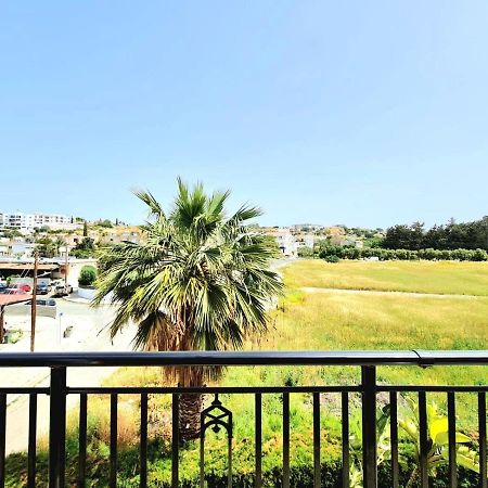 Stunning Views' Apartment With Pool Paphos Exterior foto