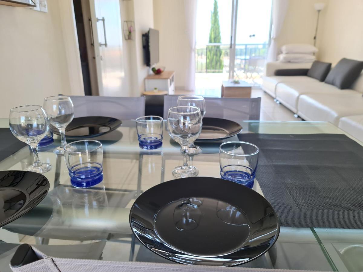 Stunning Views' Apartment With Pool Paphos Exterior foto