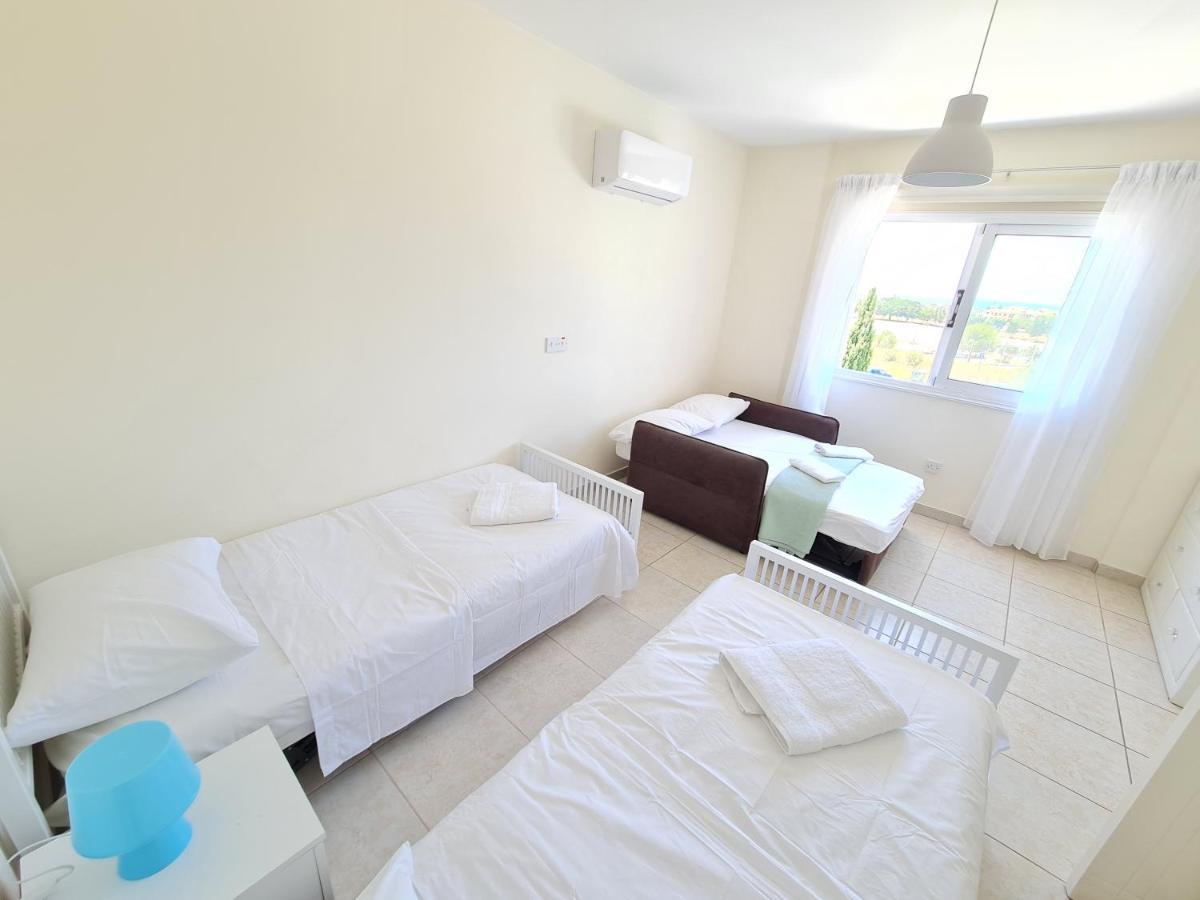 Stunning Views' Apartment With Pool Paphos Exterior foto