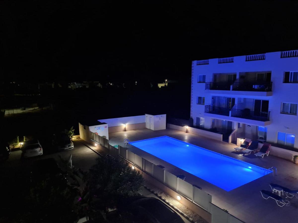 Stunning Views' Apartment With Pool Paphos Exterior foto