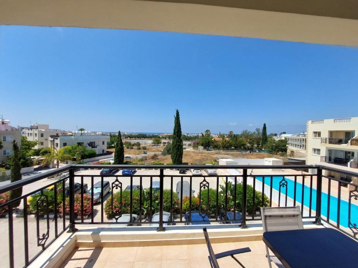 Stunning Views' Apartment With Pool Paphos Exterior foto